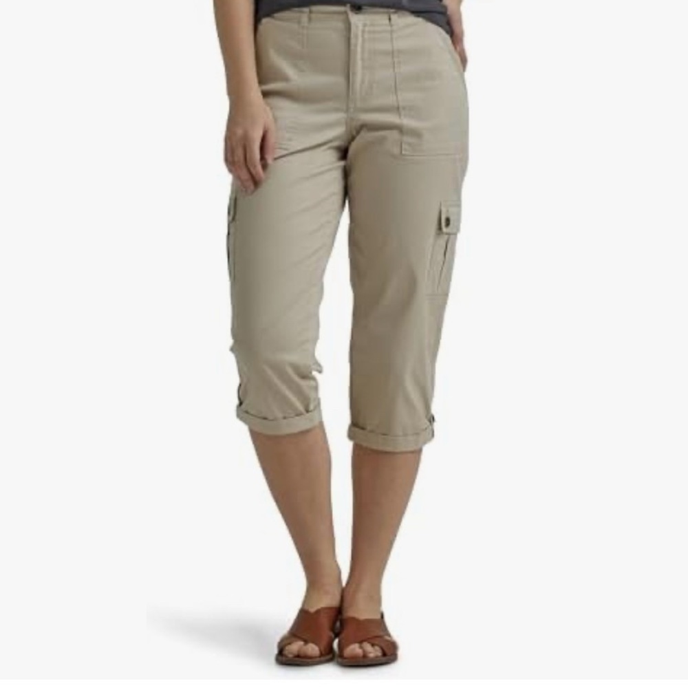 Lee Women’s Ultra Lux Comfort Cargo Capri Pant | Women’s Petite Size 4P